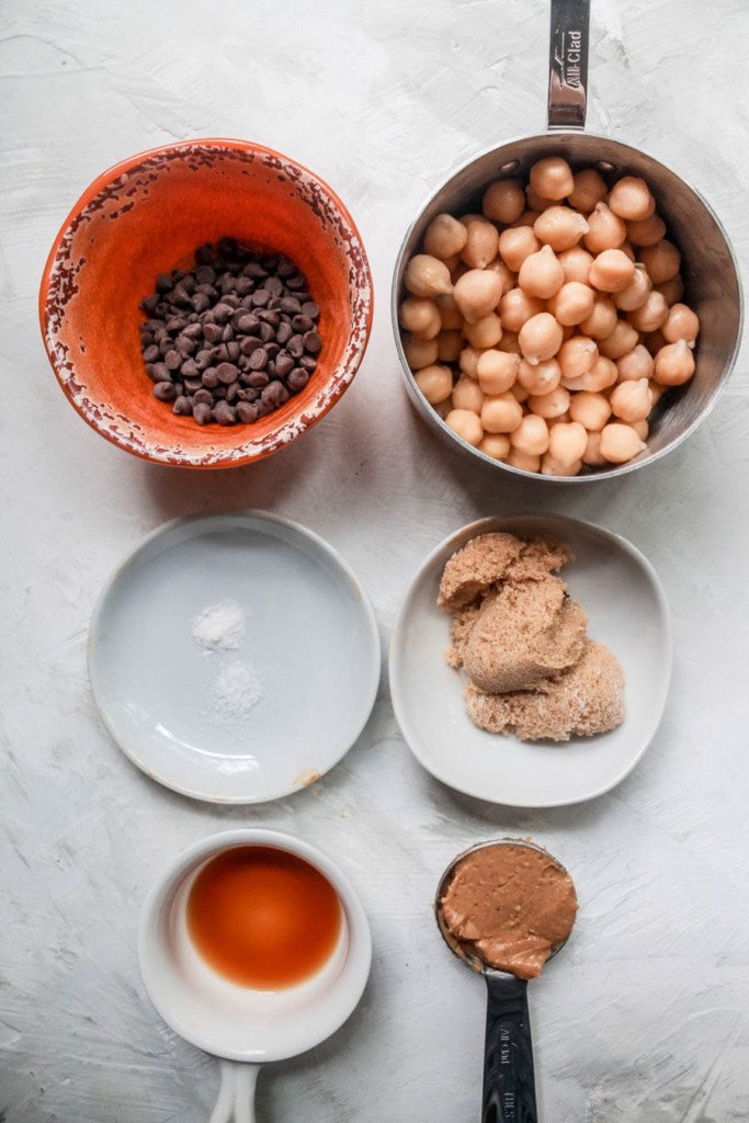 This delicious, easy, vegan beloved dessert can now be healthy! All you need is a can of chickpeas and 10 minutes! #chickpeacookiedough #cookiedough #vegan