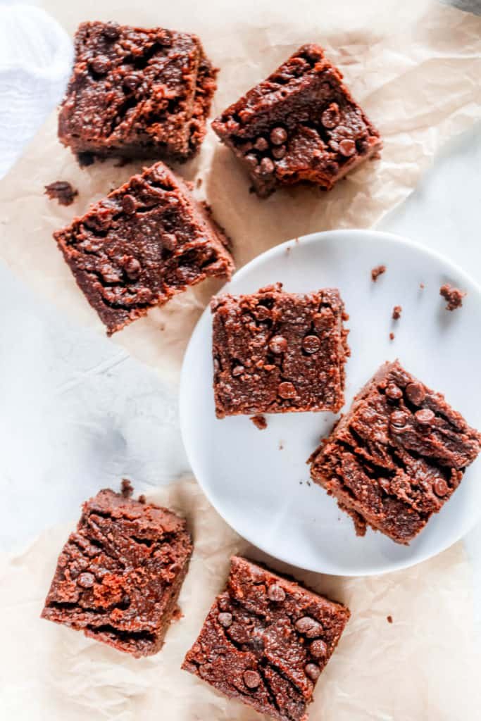 These vegan pumpkin brownies are made with chickpeas and have zero flour! It’s an easy, low calorie, and healthy dessert idea for any day! #brownie #chickpea #healthyrecipe #vegan
